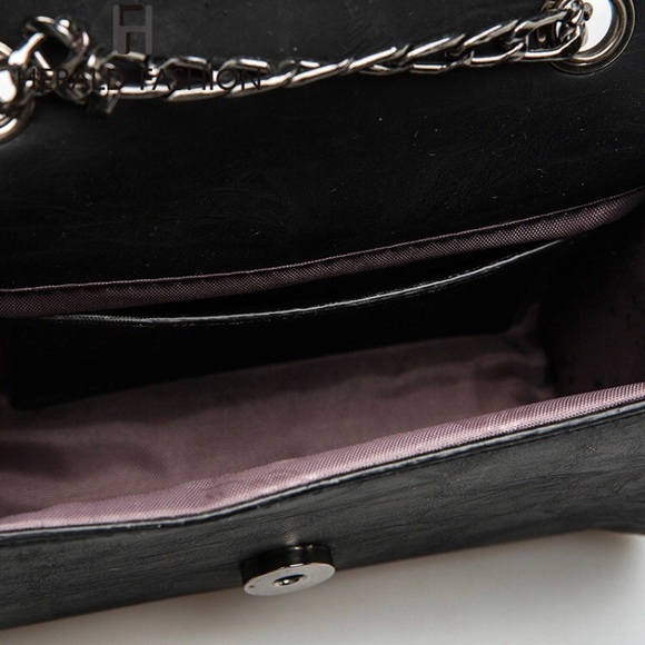 🎉HP🎉 🆕 PHOENIX Metal Chain Crossbody Bag - Picture 6 of 6